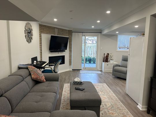 For Lease - 853 Firth Court Unit# Walk out Basement, Newmarket, Ontario - Photo 1