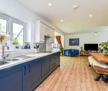 4 bedroom detached house to rent - Photo 6