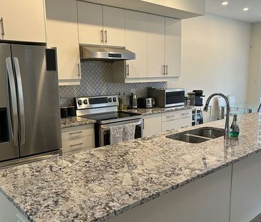 For Lease - 8 Bennington Road, Newmarket, Ontario - Photo 3