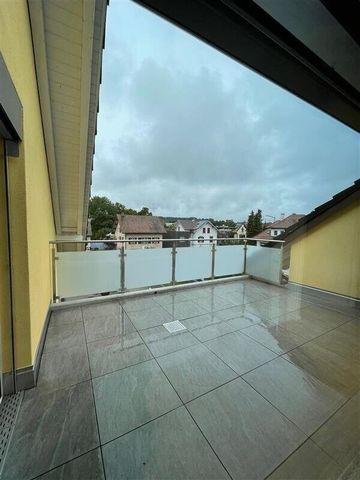 Generous apartment ideal for families or shared living - Photo 4