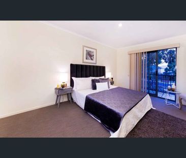 THREE BEDROOM TOWNHOUSE - Photo 4