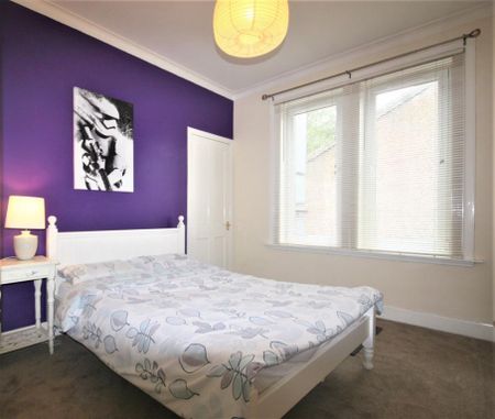 4 bedroom flat to rent - Photo 3