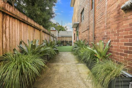 Exquisite 3 Bedroom Duplex with Granny Suite - Photo 5