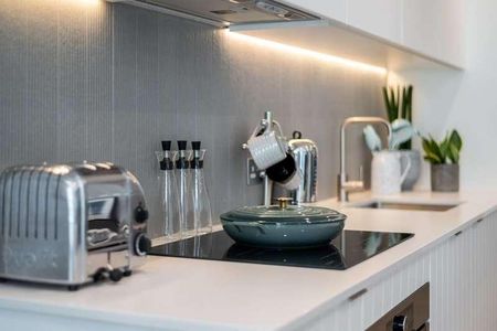 Westfield Avenue, Stratford, E20 - Photo 4