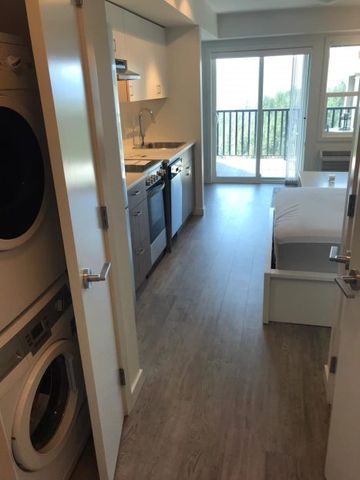 Furnished Studio located in the U6 building close to UBCO - Photo 3