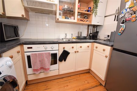 18, Walesby Court, Leeds, West Yorkshire, LS16 6RX - Photo 5