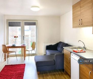 4 bedroom flat to rent - Photo 1