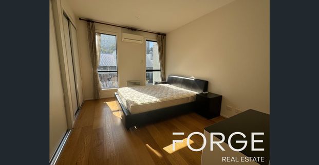 Stunning furnished Townhouse with 2 Bedrooms, 2 Bathrooms and 1 Carpark - Photo 1