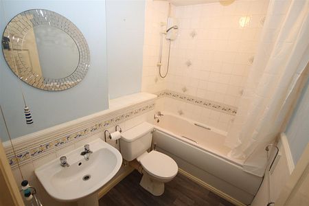 1 bedroom Apartment to let - Photo 4