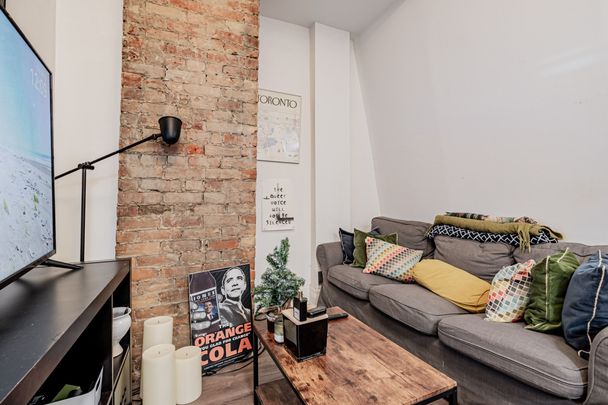 For Lease - 212 Carlton Street Unit# 3, Toronto, Ontario - Photo 1