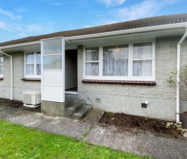 TRENTHAM LIVING - Photo 5