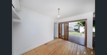 Charming Kingsville Living - Photo 2