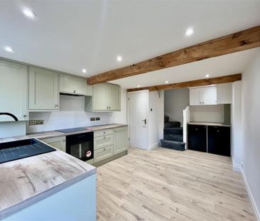 2 bedroom character property to rent - Photo 6