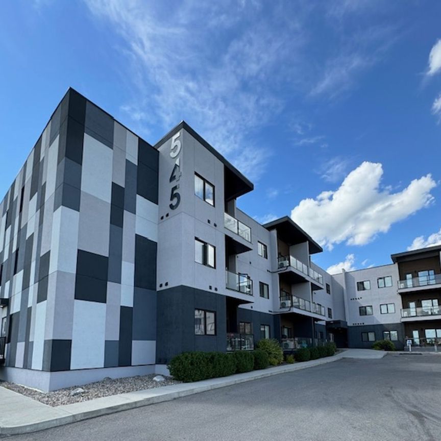 Top Floor 2 Bedroom Condo in Kensington - Photo 1