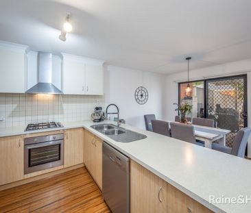 charming 3 bedroom townhouse - Photo 4