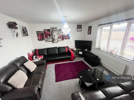 4 bedroom detached house to rent - Photo 1