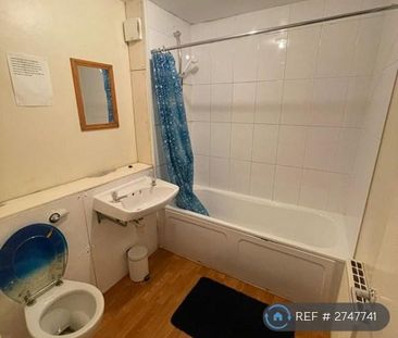 1 bedroom in a house share to rent - Photo 2