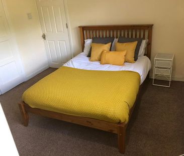 4 bedroom end of terrace house to rent - Photo 5