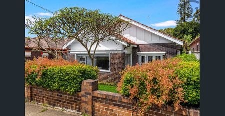 A RARE FIND ! SUN DRENCHED VICTORIAN COTTAGE – LARGE GARDEN FOR ENTERTAINING. - Photo 3