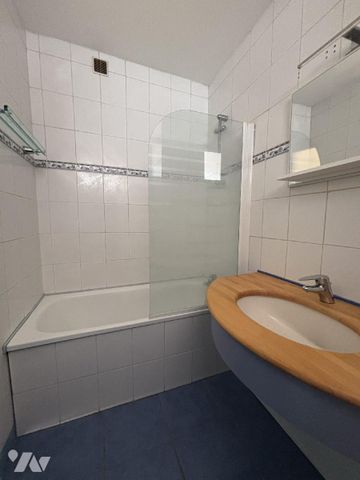 FOUGERES Bd Leclerc - Au 3ème étage avec BALCON. Lumineux appartement de 65 m² comprenant entré... - Photo 5