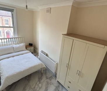 Room in a Shared House, Quadrant Road, CR7 - Photo 1