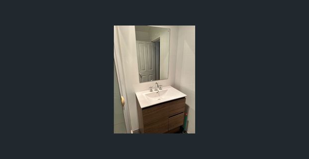 Two storey Fitzroy terrace with 4 bedrooms. Great location. - Photo 1