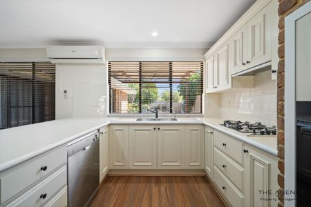 Spacious 5 Bedroom Family Home in Booragoon - Photo 4