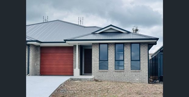 4 Bedroom Home in Sought After Chisholm Estate - Photo 1