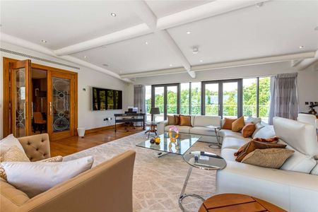 A superb penthouse apartment in Sunningdale. - Photo 2