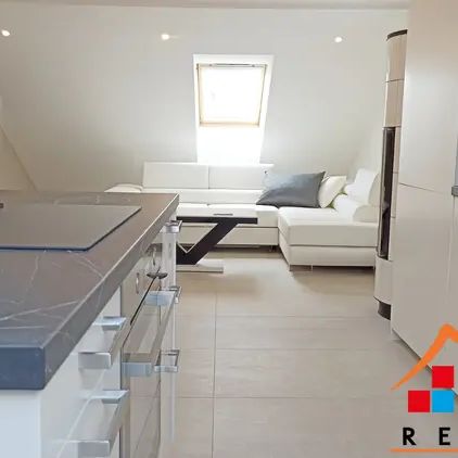 Pronájem nadstandartního podkrovního bytu 2+kk/65 m - Photo 1