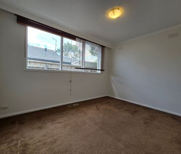 Freshly Painted, Perfectly Positioned Three Bedroom! - Photo 6