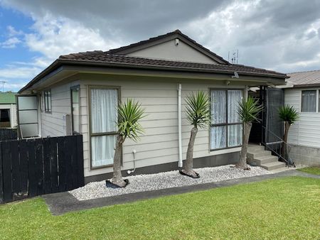 Clover Park 3 bedrooms beautiful family home. - Photo 2