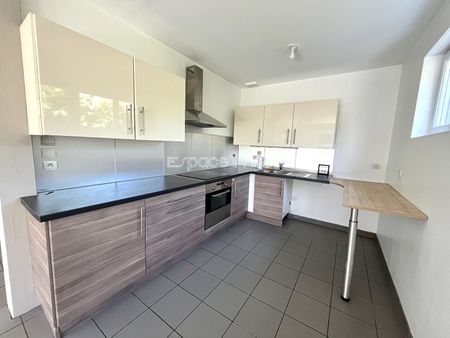 Location Maison 6 pièces 98m² MONTVILLE 76710 - Photo 2