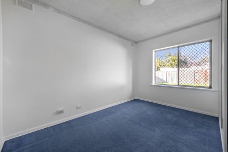 Low Maintenance Downstairs Unit in Great Location - Photo 3