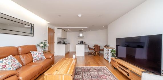 3 bedroom flat to rent - Photo 2