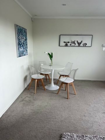 One Tree Hill - 3 brm - Photo 3