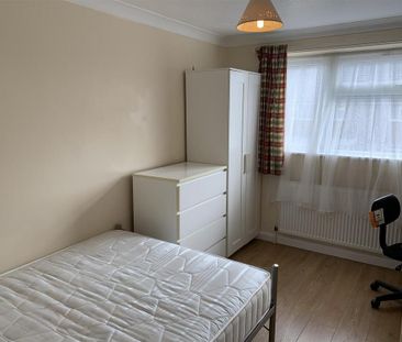 4 bedroom private hall to rent - Photo 2