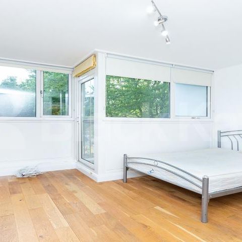 Modern split level 3 bed with easy access to Camden - Photo 1