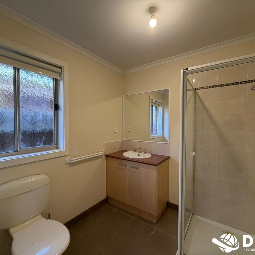 Modern 3 Bedroom Townhouse in Werribee - Photo 1
