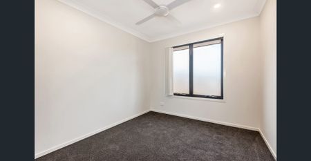 4 Bedroom double garage town house close to all amenties - Photo 2