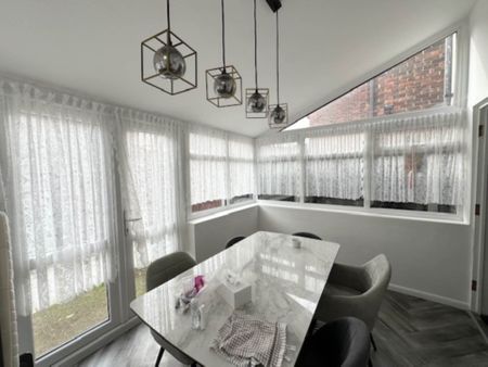 West Beckton, London - Photo 2