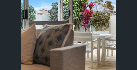 Grand Townhouse in Premium 'Como Beach' Location - Photo 4