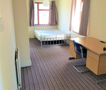 4 bedroom semi-detached house to rent - Photo 6