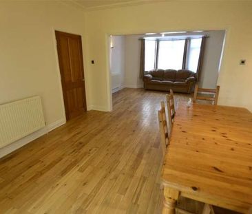 Melrose Avenue, Mitcham, CR4 - Photo 1
