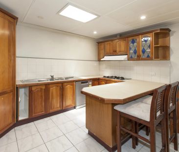 Charming, three-bedroom home - Photo 5