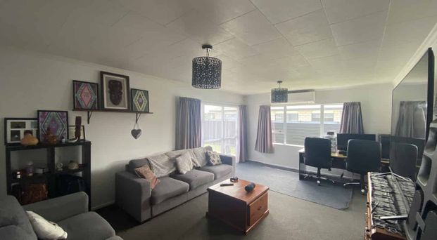 Tawa Street - Hawera - Photo 1