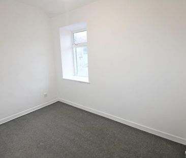 2 bedroom end of terrace house to rent - Photo 4