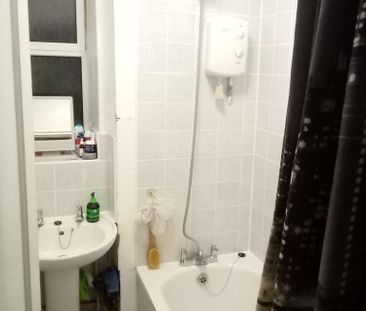 1 bedroom in a flat share to rent - Photo 6