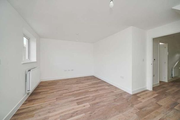 Rowland Way, Exeter, EX2 - Photo 1