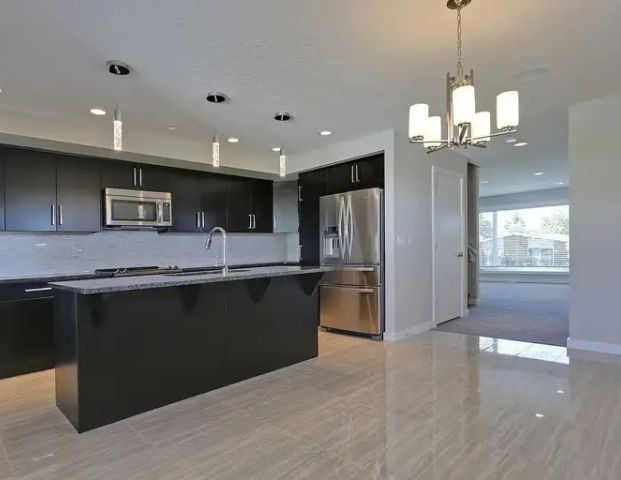 BEAUTIFUL HOME FOR RENT CLOSE TO DOWNTOWN | 2556 9 Avenue Southeast, Calgary - Photo 1